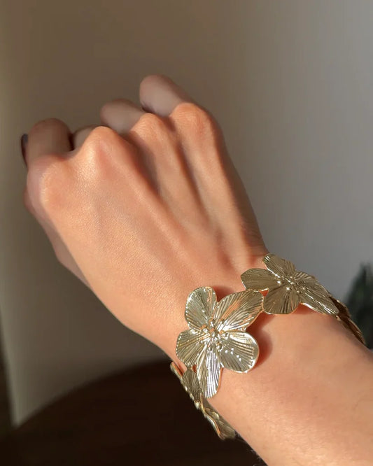 Blooming Gold Flower Bangle Elegant Women Jewelry
